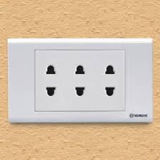 Ổ cắm ba 2 chấu S18U3