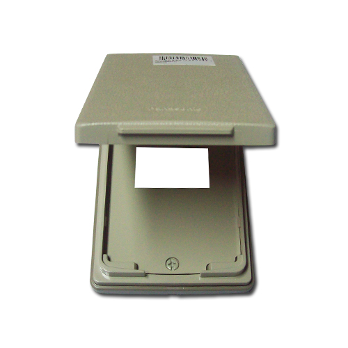 Mặt 1 thiết bị có nắp che mưa WEG7901